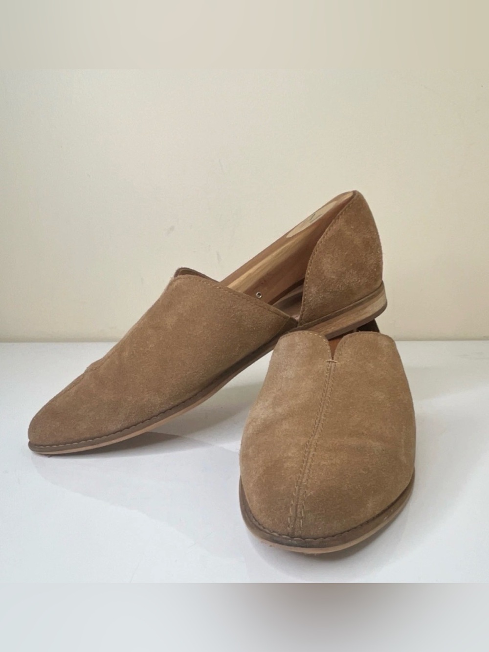FRYE AND CO. Women's Tan Suede Slip-On Flats Size 8.5M